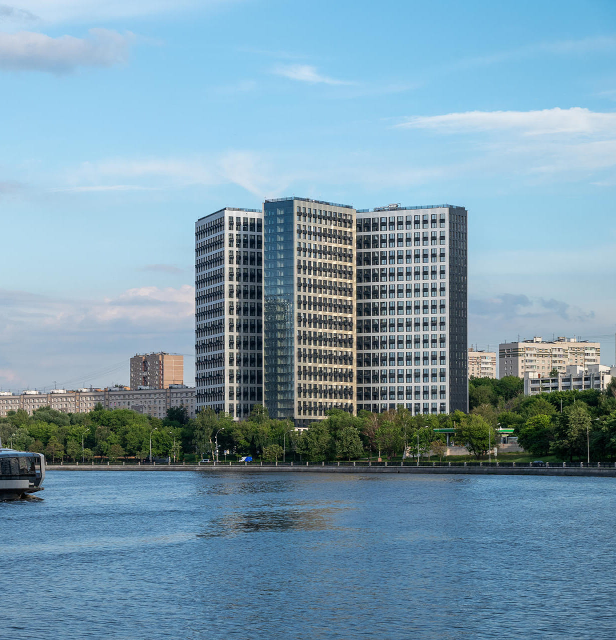 Уникальная архитектура на первой береговой линии Москвы‑реки